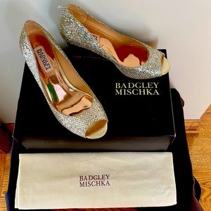 New! Badgley Mischka Awake Evening Wedge pumps, size 6.5